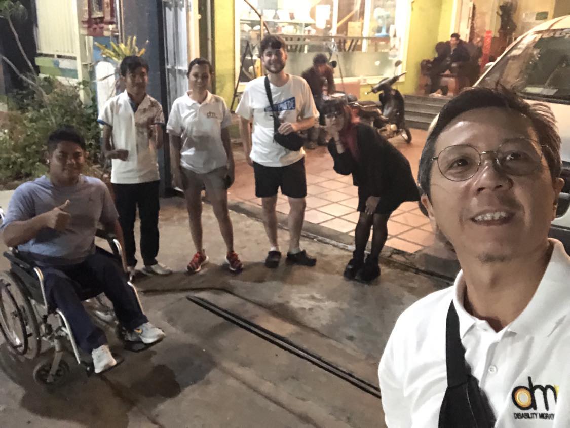 a group photo, 6 people